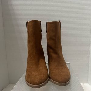 NWOT Shoe Dazzle Brown Booties, 7.5
